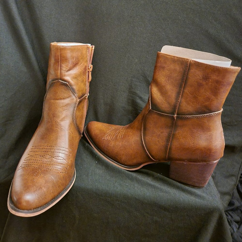 Wanted Rustic Brown Cowboy Boots 2 inch - Size 8.5